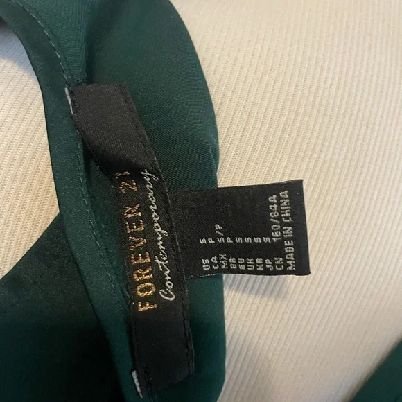 Cute silk green top with collar neckline - Picture 3 of 3